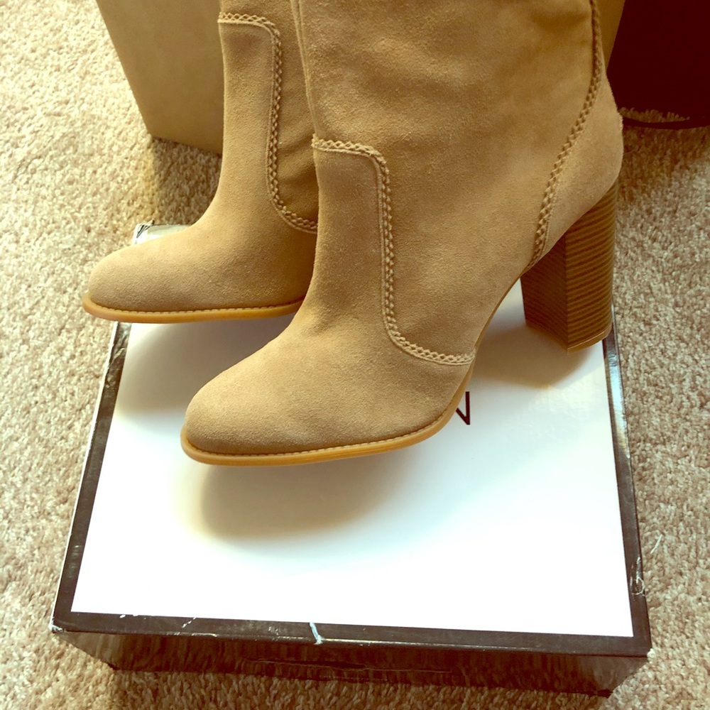 Nine West Quicksand Bootie Size 12
